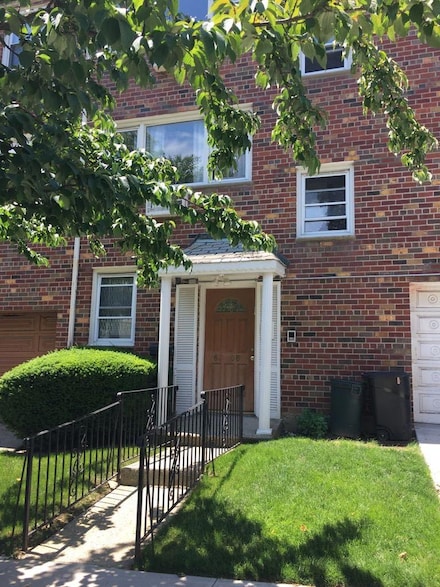8208 Brevoort St, Kew Gardens, NY 11415
