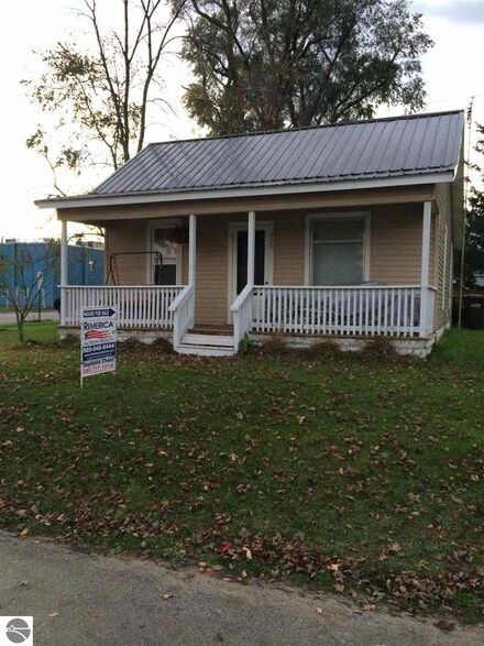 430 S Van Etten St, Pinconning, MI 48650