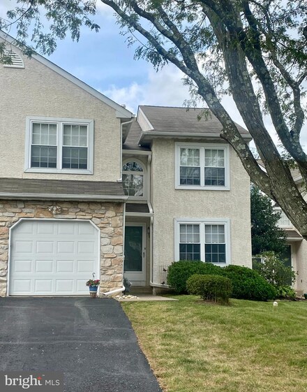 208 Primrose Ln, Ambler, PA 19002
