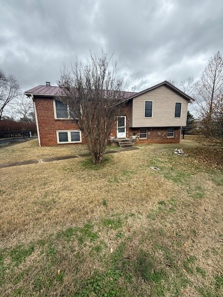 402 Tiny Town Rd, Clarksville, TN 37042