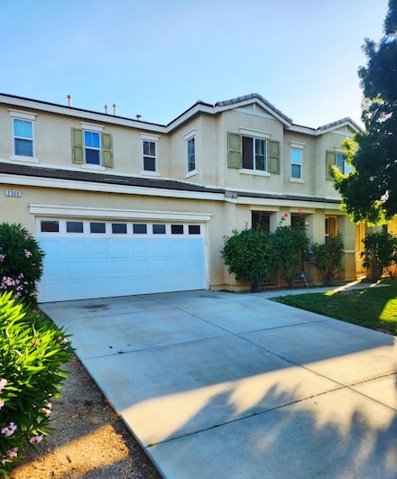 2300 Thorncroft Cir, Palmdale, CA 93551