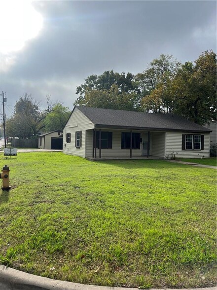 3900 Charlton Ave, Waco, TX 76711