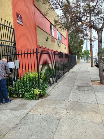 2244 S Western Ave, Los Angeles, CA 90018