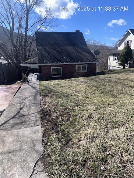 212 Gross St, Narrows, VA 24124