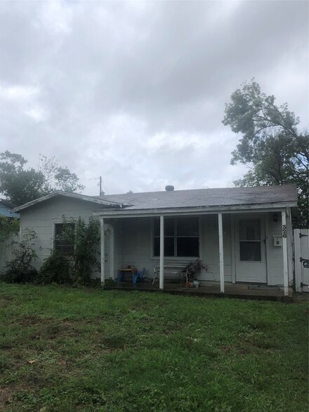 326 Woolworth St, Houston, TX 77020