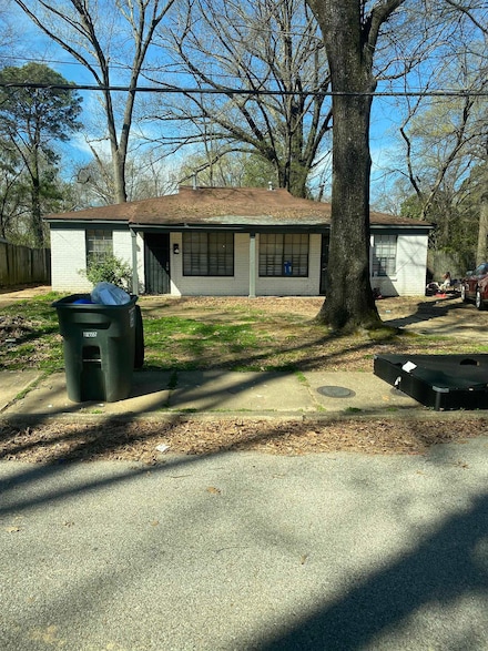 1129 Catalina St, Memphis, TN 38111