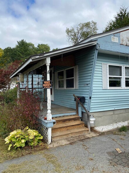 35 Grandview St, Claremont, NH 03743