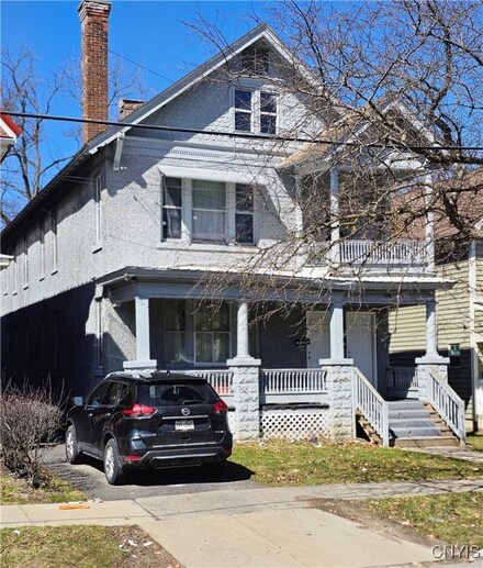 1506 Oneida St, Utica, NY 13501