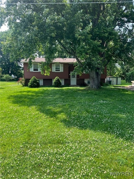 3980 Ridgelea Dr, Lockport, NY 14094