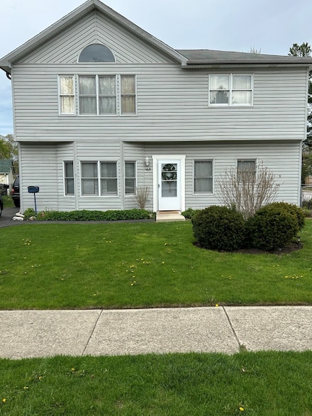 163 N California Ave, Mundelein, IL 60060