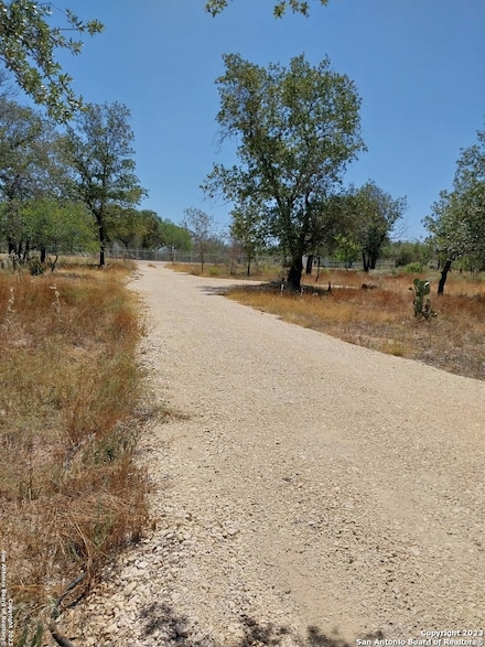 135 County Road 784, Natalia, TX 78059