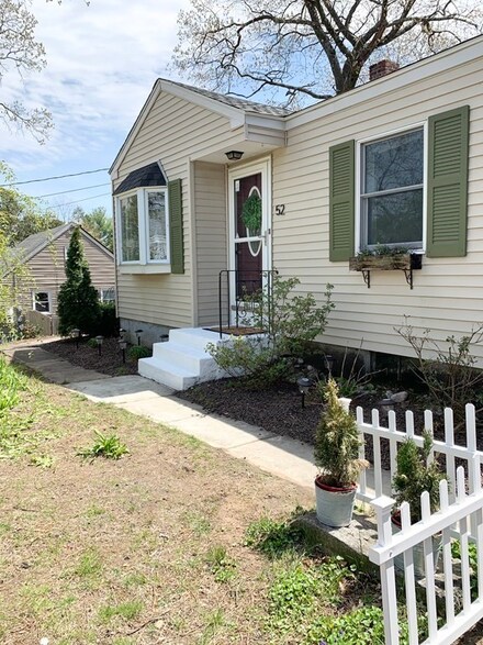 52 Pineywood Rd, Southwick, MA 01077
