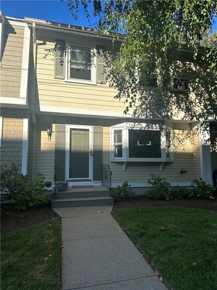 9 Geneva St, Pawtucket, RI 02860