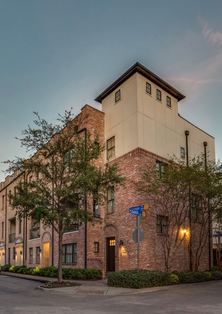2110 Helsminster Dr, Dallas, TX 75201