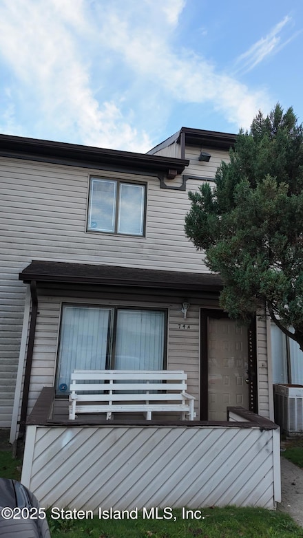 74 Wolkoff Ln Unit A, Staten Island, NY 10303