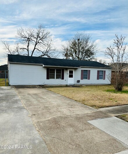 819 Fairmont Ln, Lafayette, LA 70501