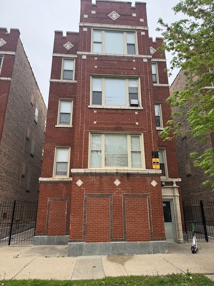 3118 W Douglas Blvd, Chicago, IL 60623