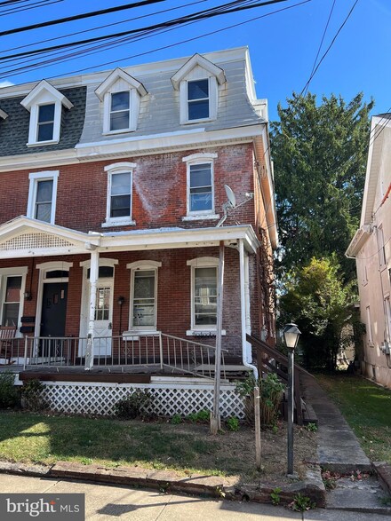 405 School St, North Wales, PA 19454