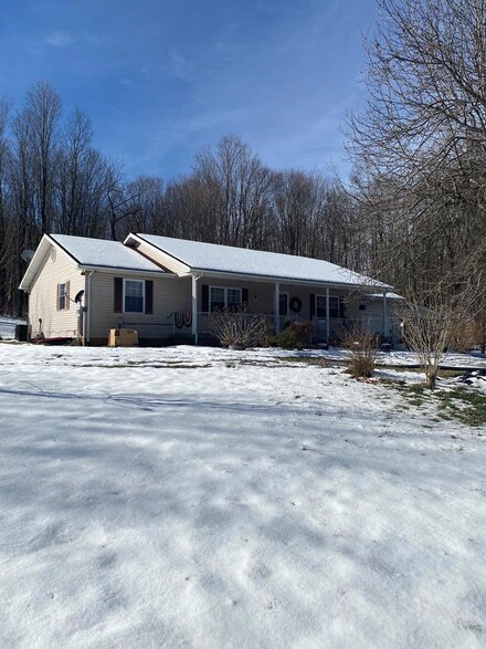 2139 Coalfield Trail, CharMcO, WV 25958