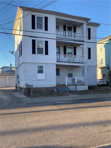 129 Butler Ave, Central Falls, RI 02863