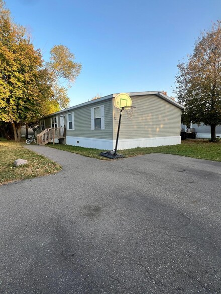 125 W Mozart Ave, Mankato, MN 56001