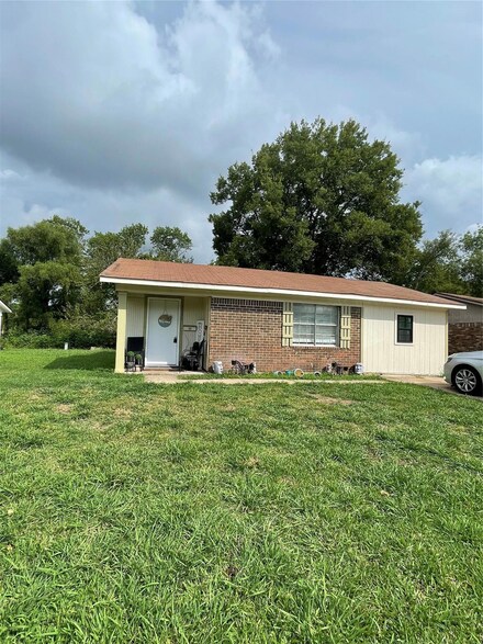 3230 Linda Cir, Bossier City, LA 71111