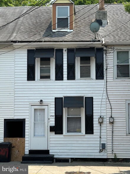 150 S Burlington St, Gloucester City, NJ 08030