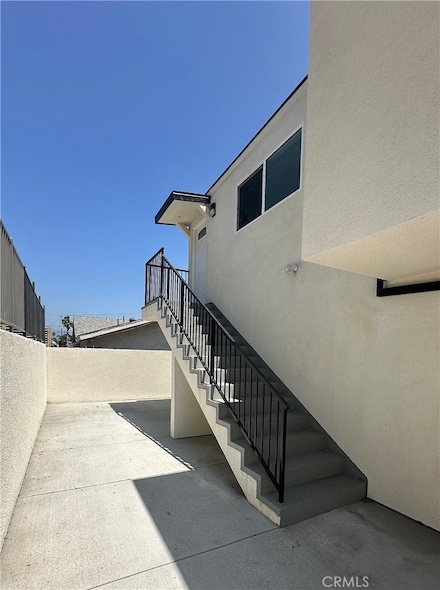 7728 1/2 Laurel Canyon Blvd, Los Angeles, CA 91605