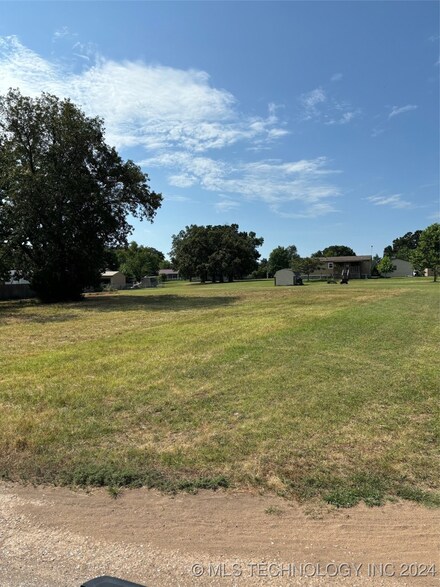 61985 E 264 Ln, Grove, OK 74344
