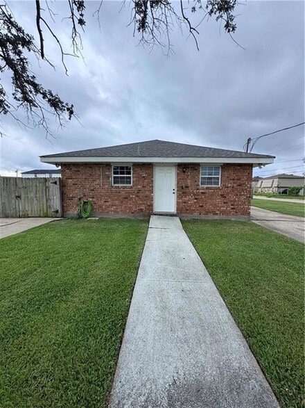 140 14 27th St, Kenner, LA 70062