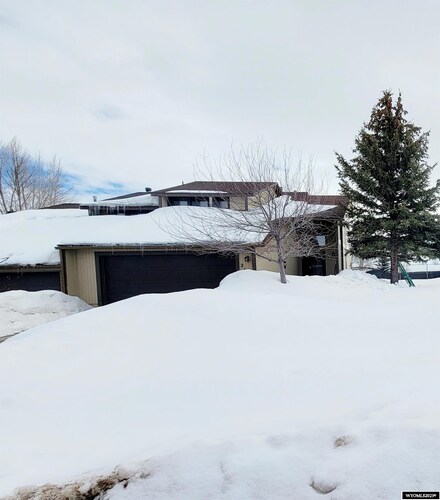 215 Marble Dr, Evanston, WY 82930