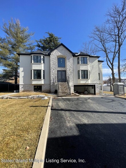 41 Ridgecrest Ave, Staten Island, NY 10312