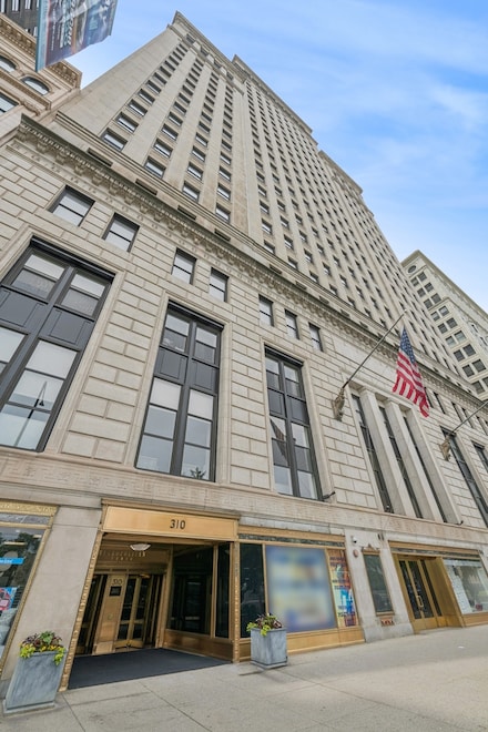 310 S Michigan Ave Unit 1804, Chicago, IL 60604