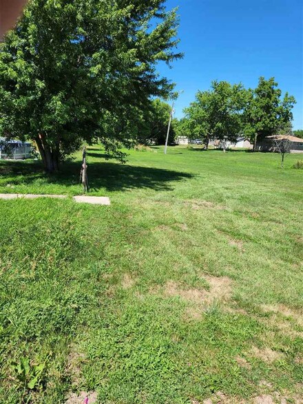 1106 State St, Creighton, NE 68729