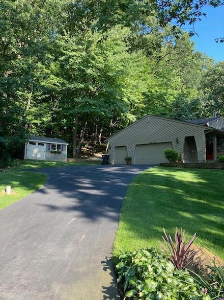 4586 Little Harbor Dr SE, Grand Rapids, MI 49512