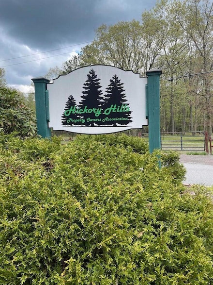 9 Fox Run Dr, Hickory Hills, PA 18661