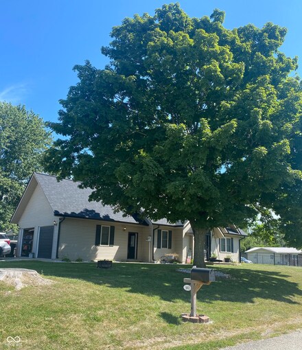 102 W 8th St, West Lebanon, IN 47991