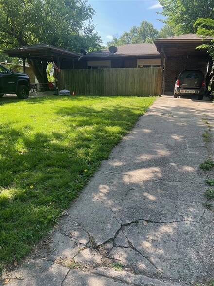 9145 W 83rd St, Overland Park, KS 66204