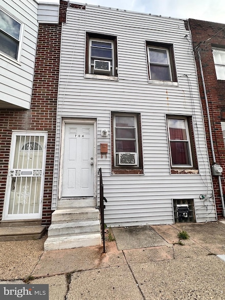 704 Mcclellan St, Philadelphia, PA 19148