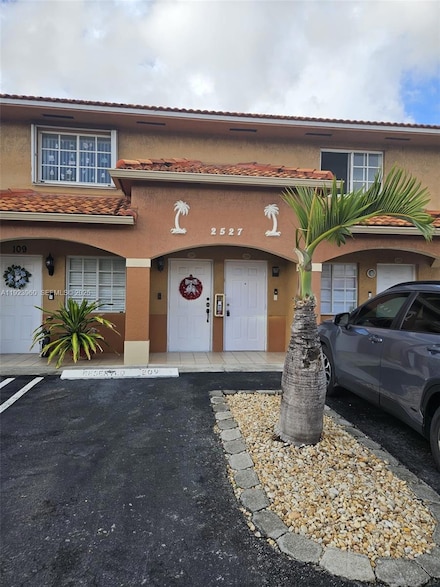 2527 W 76th St Unit 208, Hialeah, FL 33016