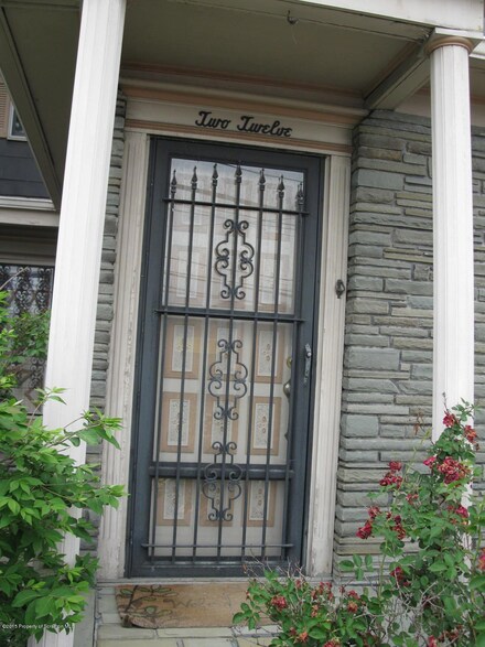 212 S Main St, Taylor, PA 18517