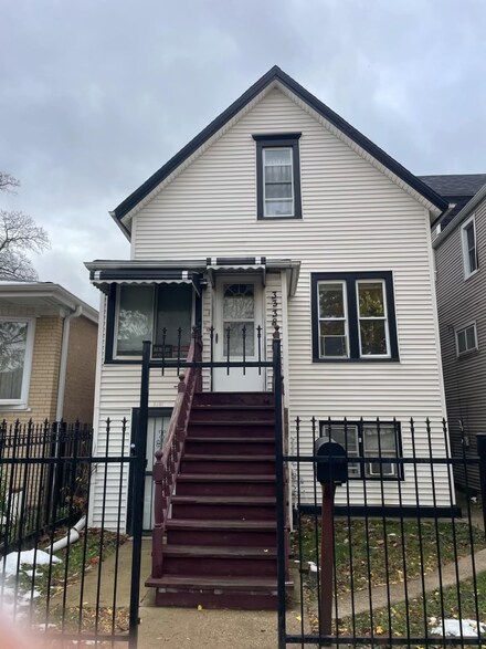 3338 N Whipple St, Chicago, IL 60618