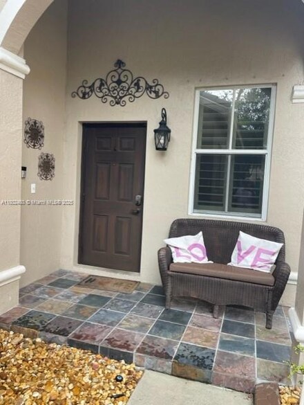 1538 Winterberry Ln, Weston, FL 33327
