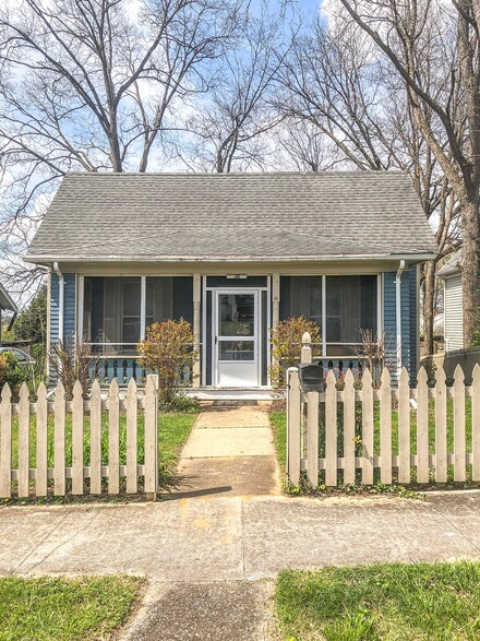 310 W Locust St, Johnson City, TN 37604