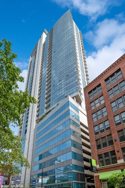 303 W Ohio St Unit 4003, Chicago, IL 60654