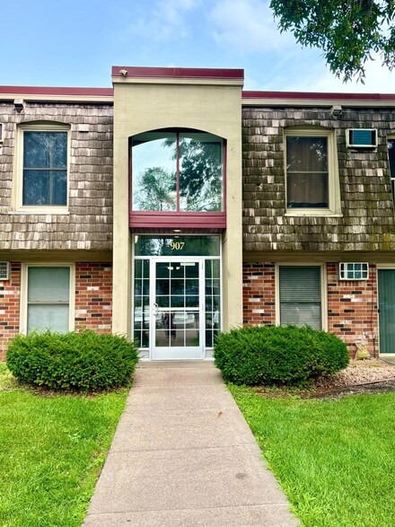 907 11th Ave S Unit 5, Hopkins, MN 55343