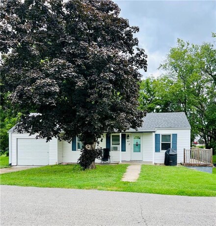 805 Trevillian Dr, Saint Joseph, MO 64507
