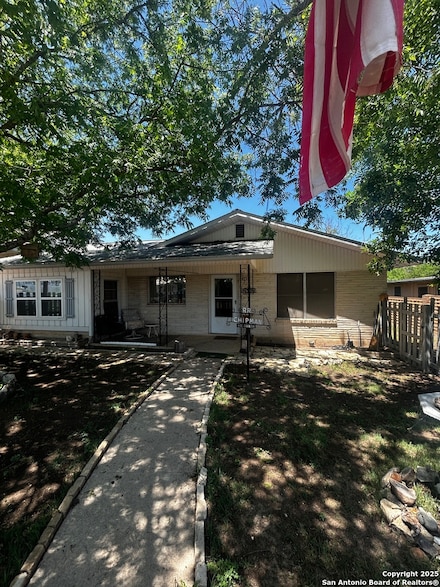 1304 Ridge Dr, Kerrville, TX 78028