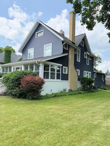 423 E Prairie St, Vicksburg, MI 49097