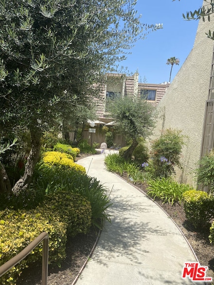 18417 Collins St Unit A, Tarzana, CA 91356